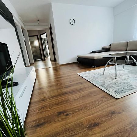 Green Apartaments Zarnesti Luaran gambar
