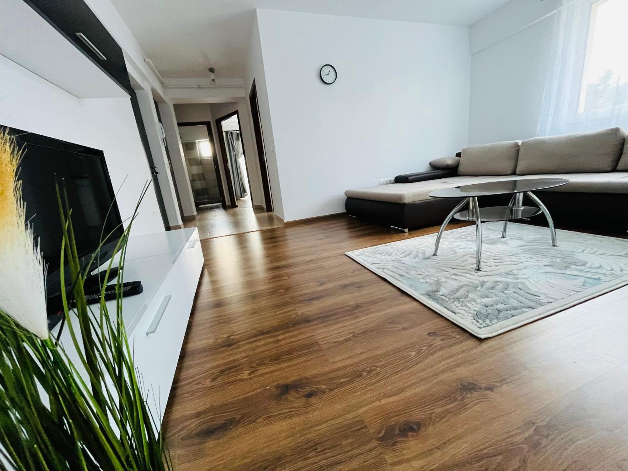 Green Apartaments Zarnesti Luaran gambar